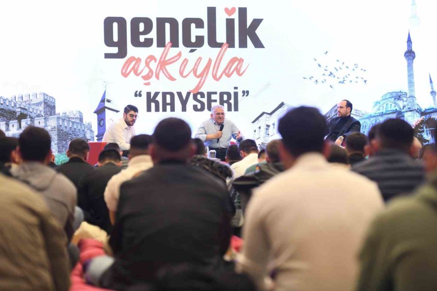 Gençler Sordu, Başkan Büyükkılıç, ‘gençlik Aşkıyla’ Cevapladı