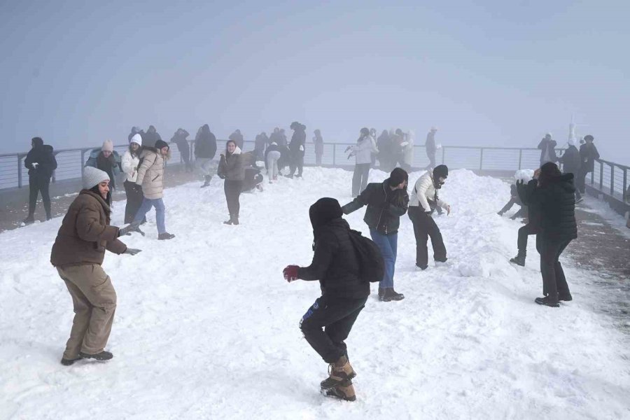 Öğrencilere, 2 Bin 365 Metrelik Zirvede Köfte Emekli Motivasyon