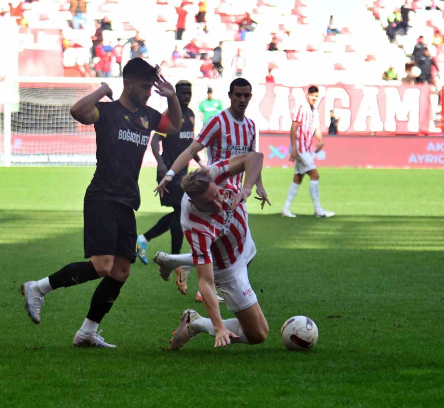 Trendyol Süper Lig: Antalyaspor: 2 - İstanbulspor: 0 (ilk Yarı)