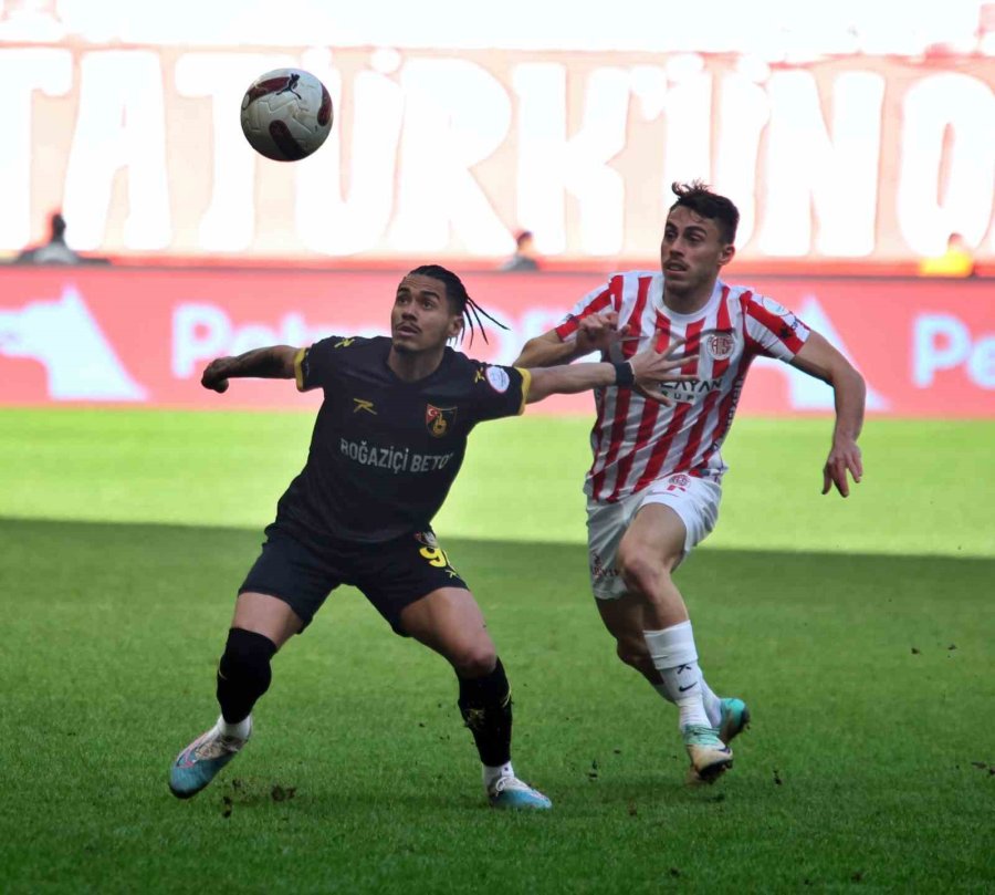 Trendyol Süper Lig: Antalyaspor: 2 - İstanbulspor: 0 (ilk Yarı)