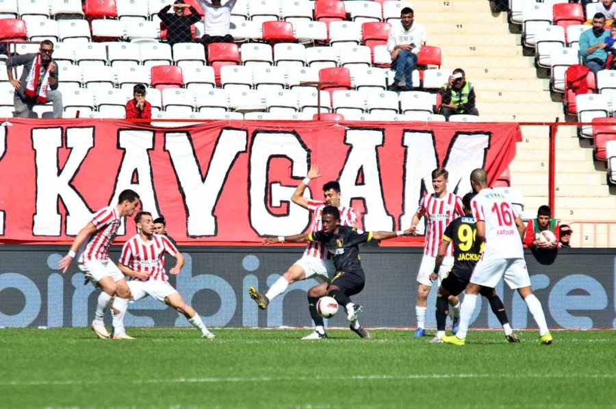 Trendyol Süper Lig: Antalyaspor: 2 - İstanbulspor: 0 (ilk Yarı)