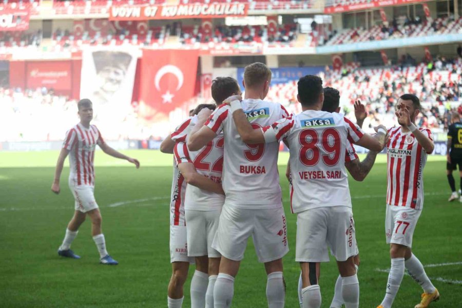 Trendyol Süper Lig: Antalyaspor: 2 - İstanbulspor: 0 (ilk Yarı)