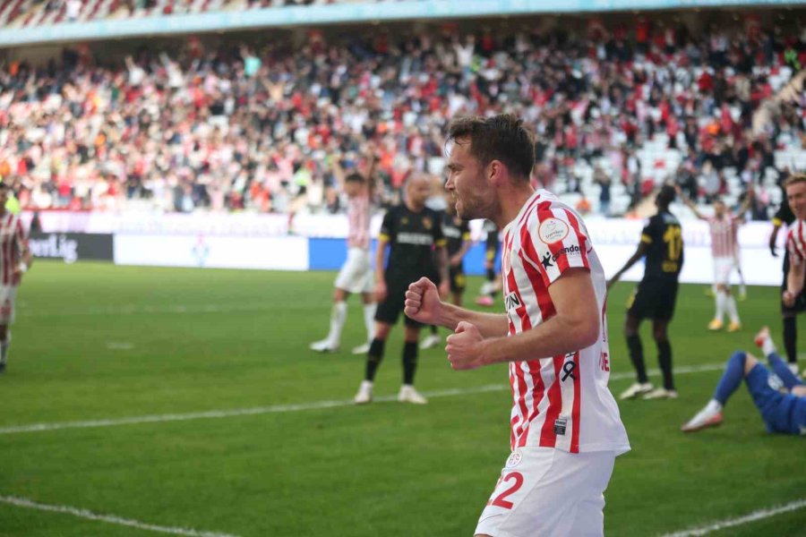 Trendyol Süper Lig: Antalyaspor: 2 - İstanbulspor: 0 (ilk Yarı)