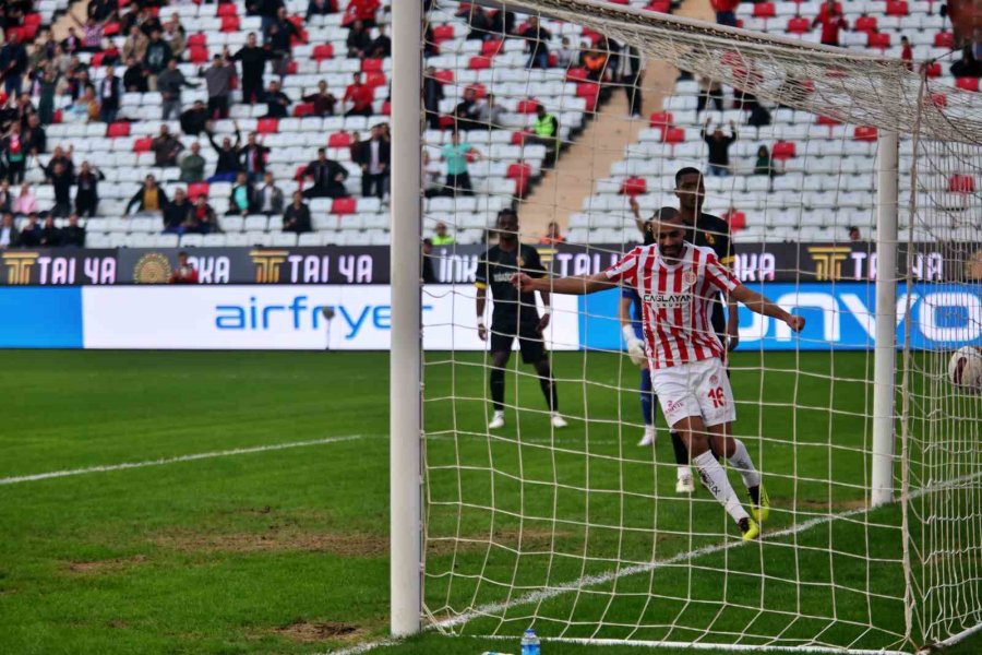 Trendyol Süper Lig: Antalyaspor: 2 - İstanbulspor: 0 (ilk Yarı)