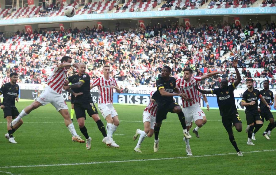 Trendyol Süper Lig: Antalyaspor: 2 - İstanbulspor: 0 (ilk Yarı)