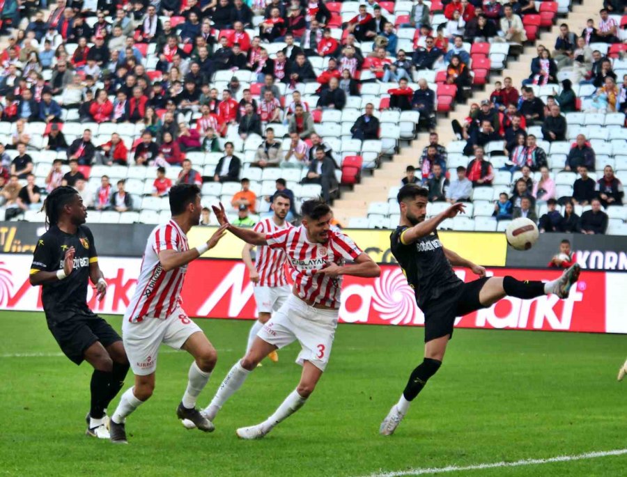 Trendyol Süper Lig: Antalyaspor: 2 - İstanbulspor: 0 (ilk Yarı)