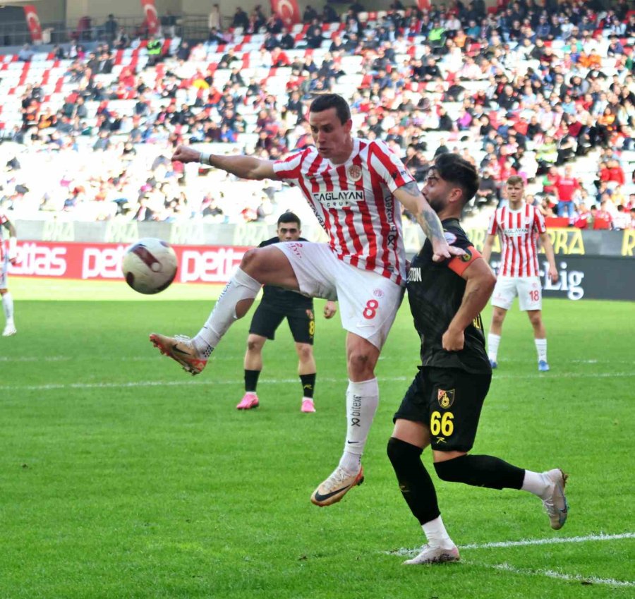 Trendyol Süper Lig: Antalyaspor: 2 - İstanbulspor: 0 (ilk Yarı)