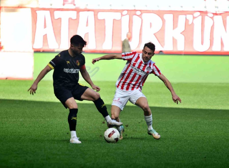 Trendyol Süper Lig: Antalyaspor: 2 - İstanbulspor: 0 (ilk Yarı)