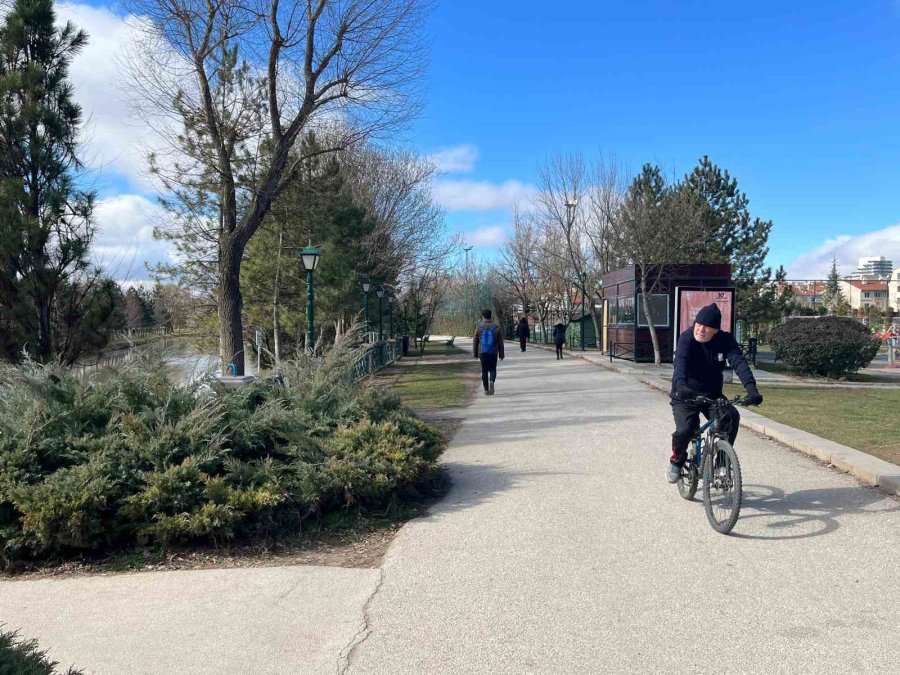 Vatandaşlar Güzel Havanın Ve Manzaranın Tadını Çıkardı