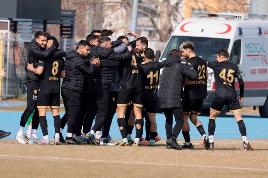 Tff 3.lig 1.grup 20. Hafta: Talasgücü Belediyespor: 2 - Aliağa Fk: 4