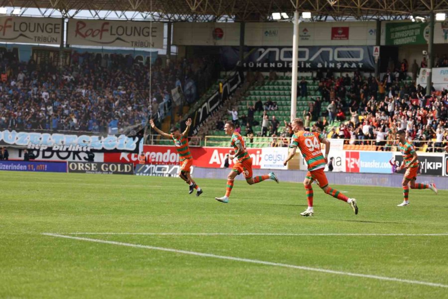 Trendyol Süper Lig: Alanyaspor: 2 - Adana Demirspor: 0 (ilk Yarı)