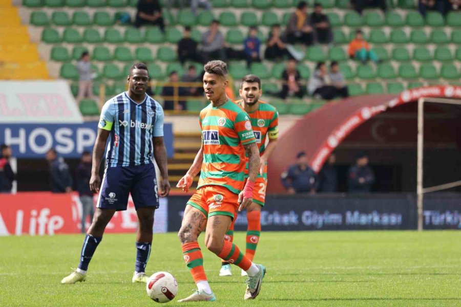 Trendyol Süper Lig: Alanyaspor: 2 - Adana Demirspor: 0 (ilk Yarı)