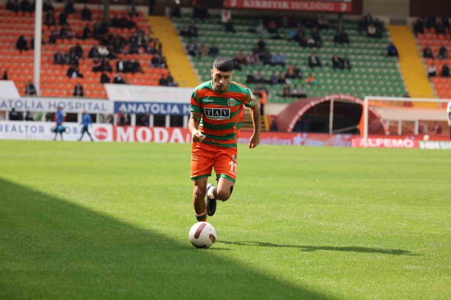 Trendyol Süper Lig: Alanyaspor: 2 - Adana Demirspor: 0 (ilk Yarı)