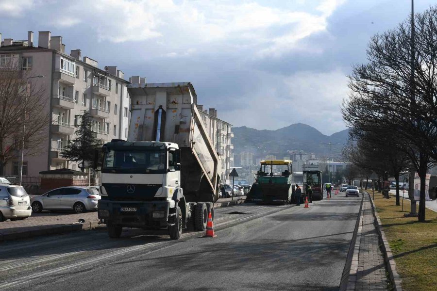 Büyükşehir’den Ziya Gökalp Mahallesi’ne 3.3 Milyon Tl’lik Sıcak Asfalt Yatırımı