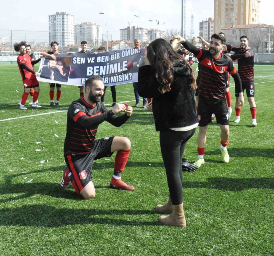 Önce Şampiyonluk, Sonra Evlilik Teklifi