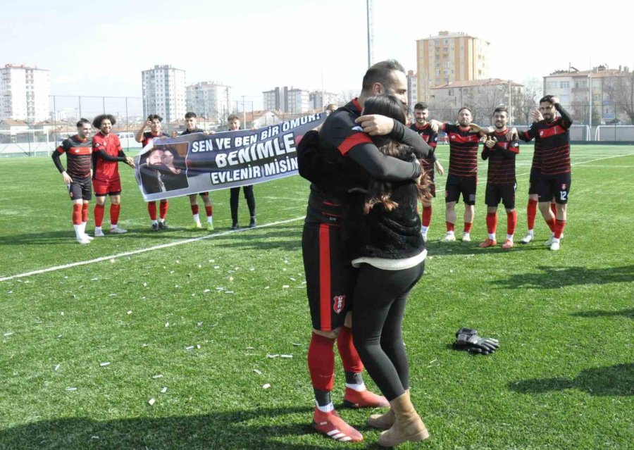 Önce Şampiyonluk, Sonra Evlilik Teklifi