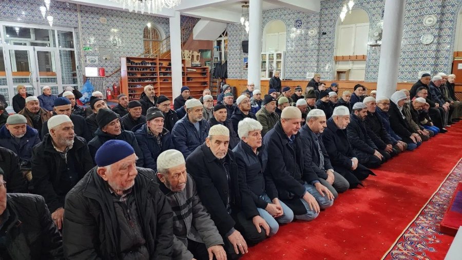 Mamure Camii’nde Sabah Namazında Cemaat Buluştu