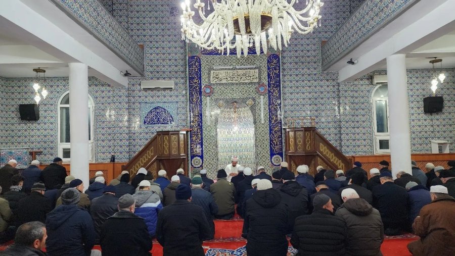 Mamure Camii’nde Sabah Namazında Cemaat Buluştu