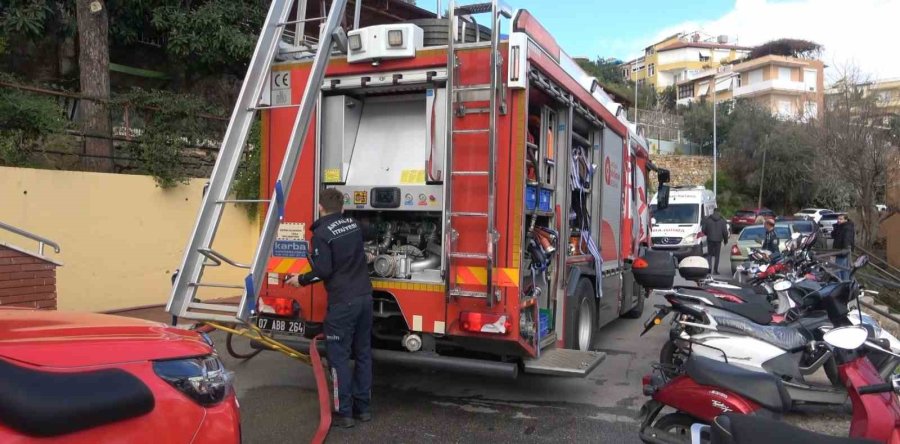 Özel Okulda Çıkan Yangın Korkuttu