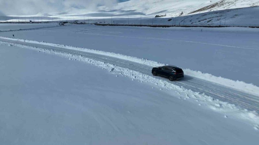 Başkan Büyükkılıç, Togg İle Erciyes’te Pistlerin Tozunu Attırdı