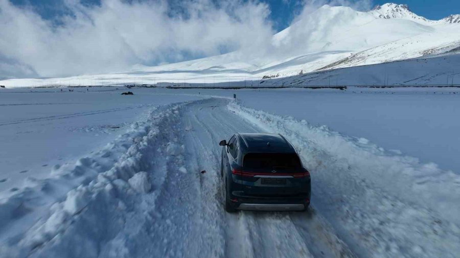 Başkan Büyükkılıç, Togg İle Erciyes’te Pistlerin Tozunu Attırdı