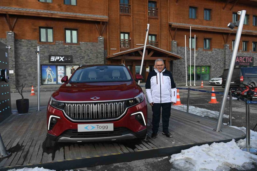 Başkan Büyükkılıç, Togg İle Erciyes’te Pistlerin Tozunu Attırdı