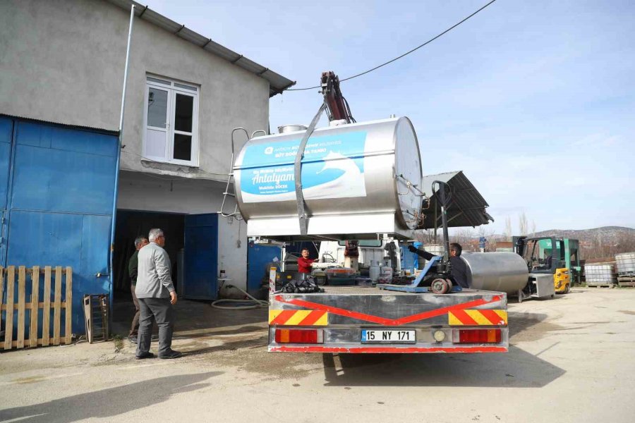 Kokurteli Yazır Mahallesi’ne 4 Tonluk Süt Tankı Desteği