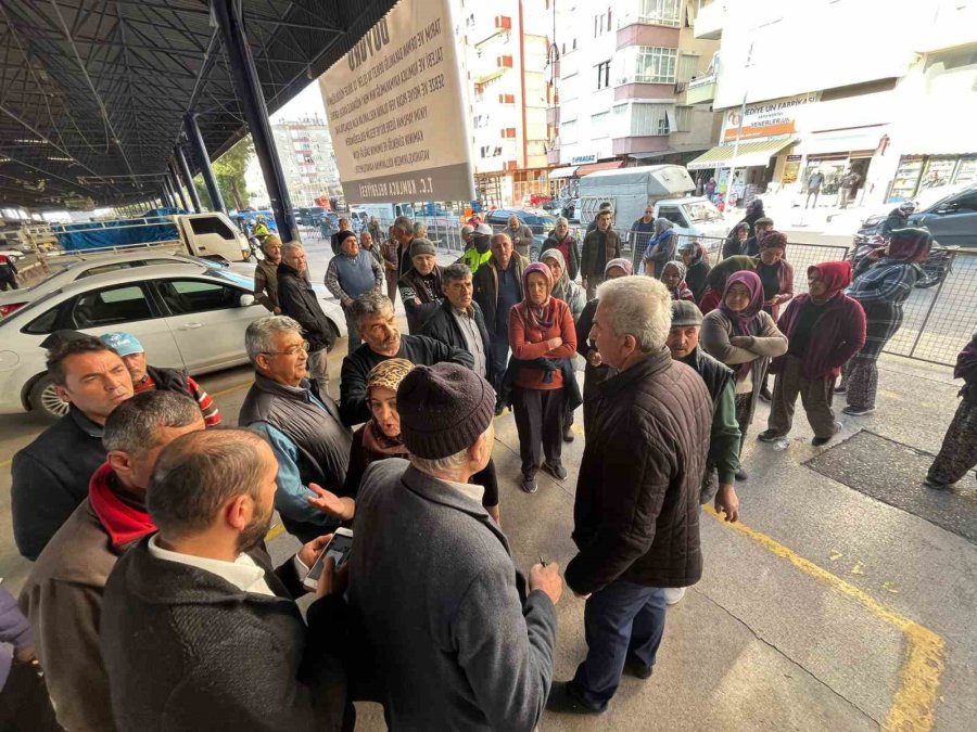 Kumluca’da Pazar Esnafı İle Zabıta Arasında Tartışma Çıktı