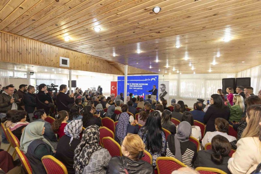 Başkan Seçer, Aydıncak’taki Kurs Merkezinde Eğitim Gören Öğrencilerin Aileleriyle Bir Araya Geldi