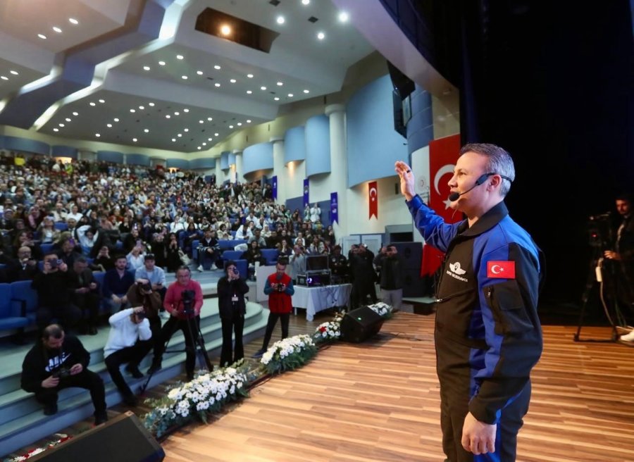 Türkiye’nin İlk Astronotu Alper Gezeravcı Selçuk Üniversitesinde