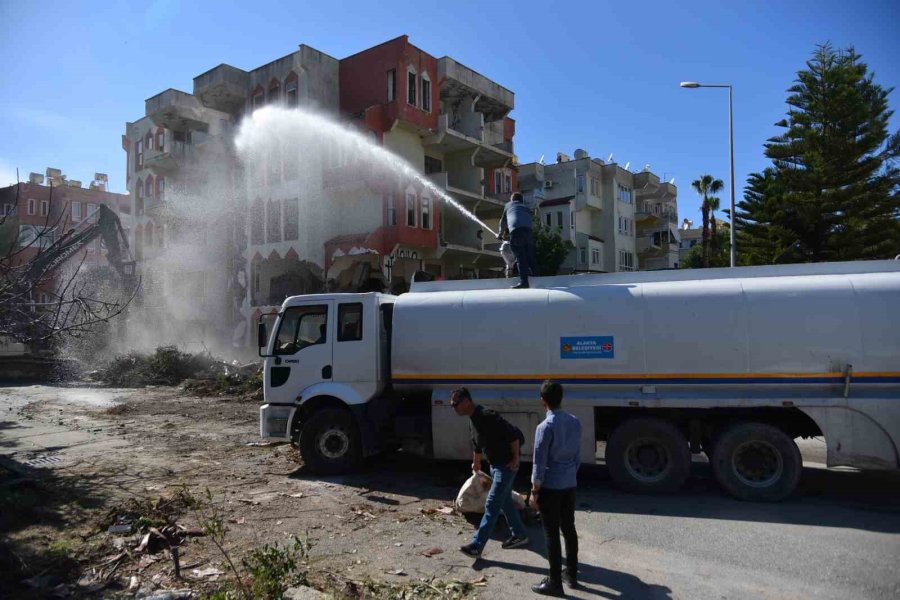 Alanya’da Metruk Binanın Yıkım İşlemi Tamamlandı