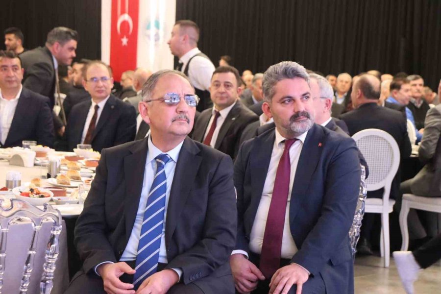 Bakan Özhaseki: "deprem Bölgelerinde 110 Bin Kişilik Bir İşçi Ordusu Var"