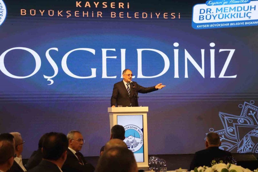 Bakan Özhaseki: "deprem Bölgelerinde 110 Bin Kişilik Bir İşçi Ordusu Var"