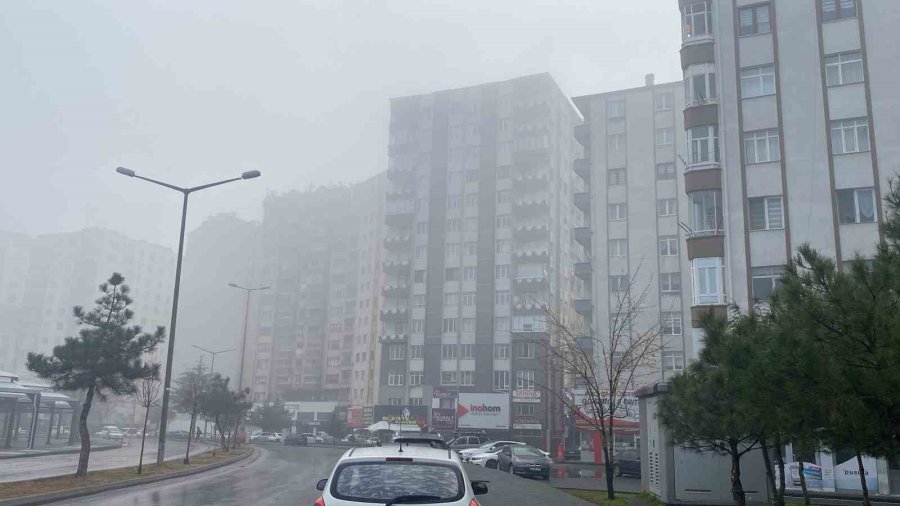 Kayseri Güne Sisle Uyandı: Görüş Mesafesi 10 Metreye Düştü