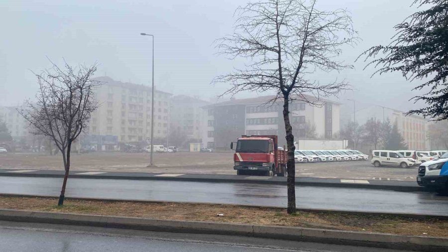 Kayseri Güne Sisle Uyandı: Görüş Mesafesi 10 Metreye Düştü