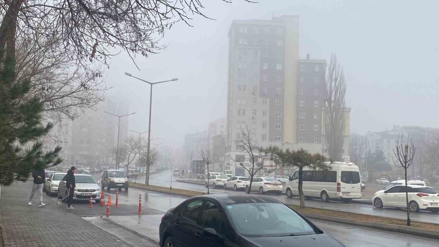 Kayseri Güne Sisle Uyandı: Görüş Mesafesi 10 Metreye Düştü