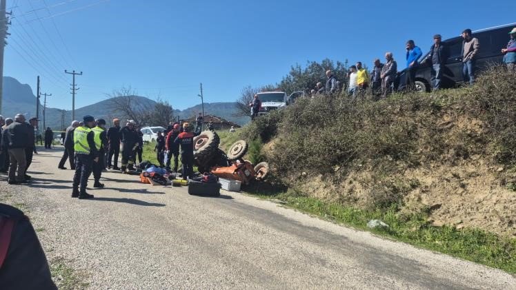 Devrilen Traktörün Altında Kalan Yaşlı Adam Hayatını Kaybetti