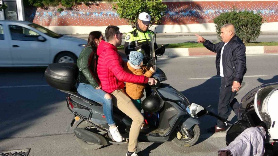 Oyuncak Scooterıyla Uygulamaya Geldi, Polisin Önünde Büyüklerine Ders Verdi