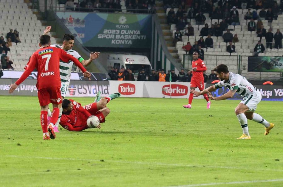 Trendyol Süper Lig: Konyaspor: 0 - Hatayspor: 0 (ilk Yarı)