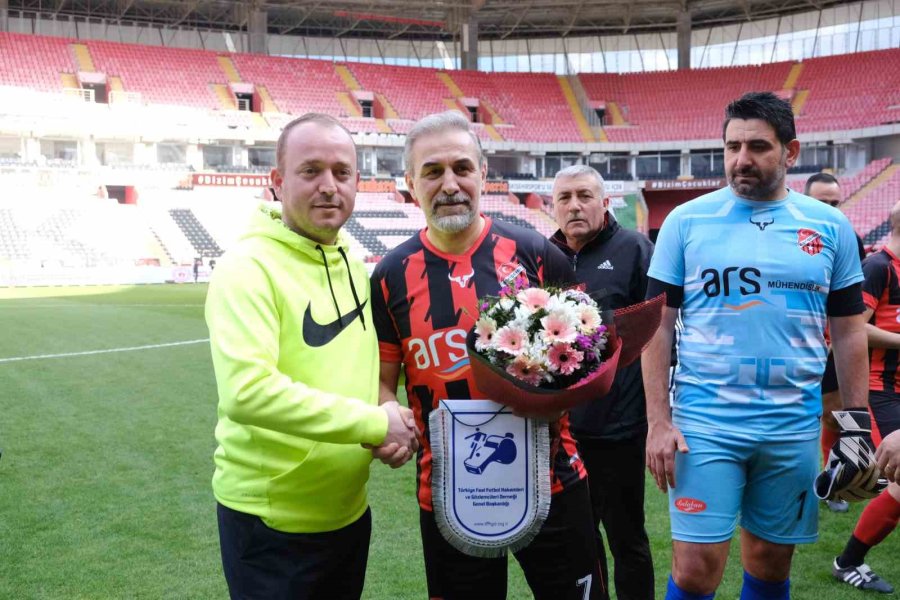 Eskişehir’in Emektar Futbolcuları Bir Araya Geldi