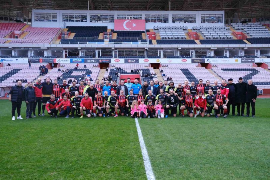 Eskişehir’in Emektar Futbolcuları Bir Araya Geldi