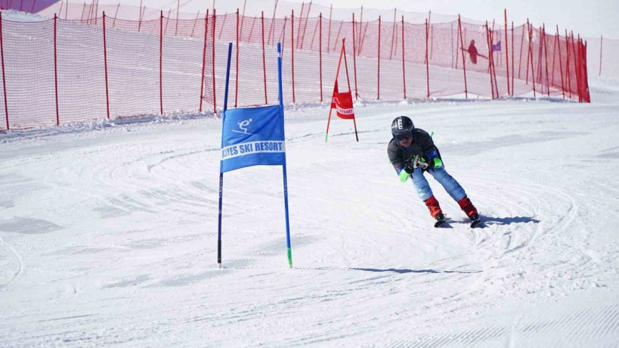 Erciyes’te Diplomatik Kayak Ve Snowboard Yarışı Yapıldı