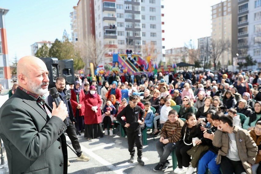 Başkan Çolakbayrakdar: "çocuklarımızın Hem Yüzünü Güldürüyoruz Hem De Geleceğe Hazırlıyoruz"