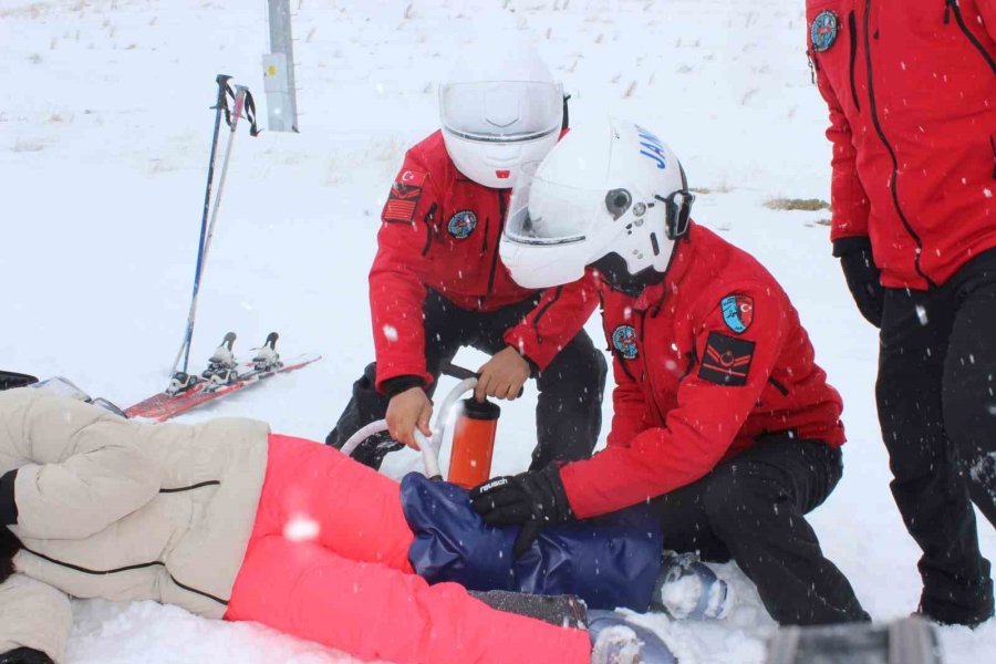 Erciyes’in Hayata Dokunan Kahramanları Jak Timleri