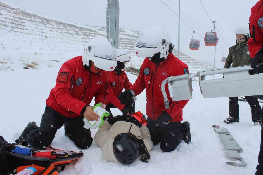 Erciyes’in Hayata Dokunan Kahramanları Jak Timleri