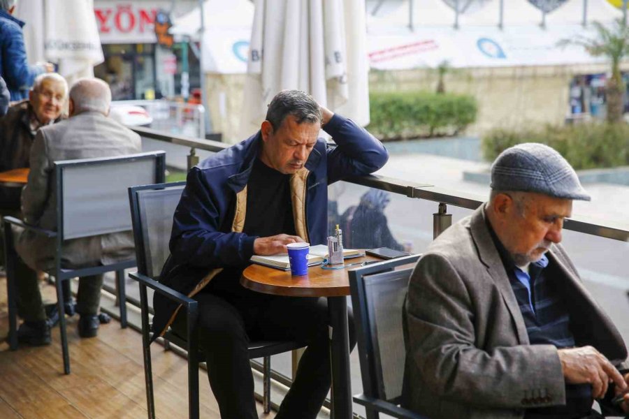 Antalya’da Emeklilerin Vazgeçilmezi ’emekliler Kahvesi’