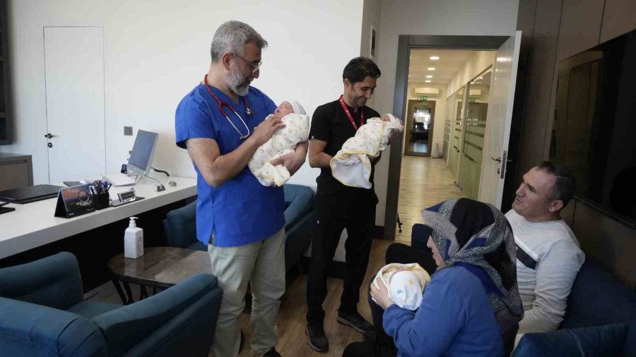 Antalya’da Her Kontrolde Bebek Sayısı Arttı, Üçüz Mutluluğu Yaşadılar