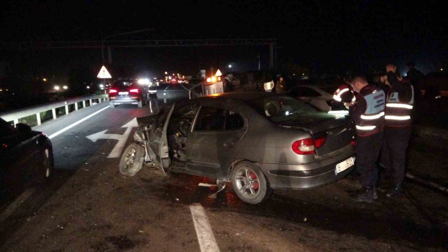 3 Otomobilli Zincirleme Kazada 2 Sürücü Alkollü Çıktı