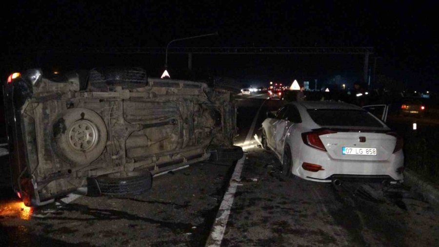 3 Otomobilli Zincirleme Kazada 2 Sürücü Alkollü Çıktı