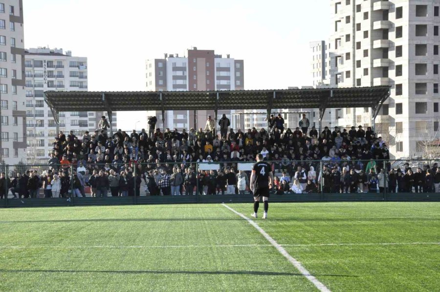 Yarı Final Maçlarında Tribünler Doldu Taştı